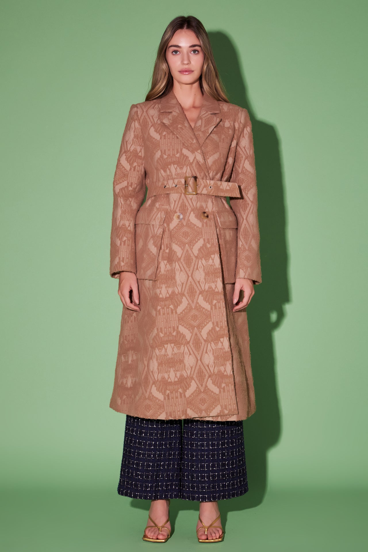 Swing coat with outlet full skirt