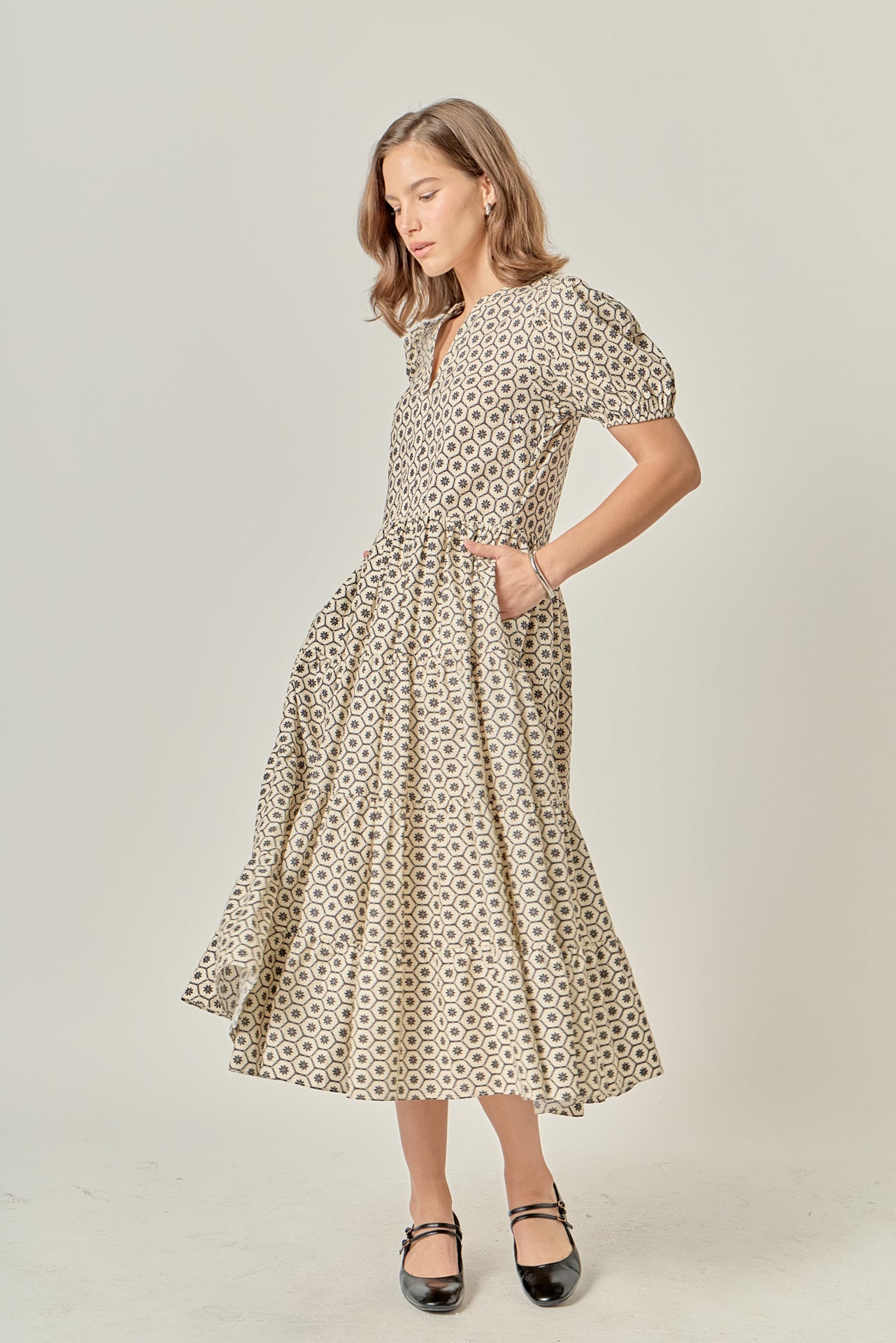 English Factory - Print Puff Sleeve Midi Dress BEIGE/BLACK / S English Factory - Print Puff Sleeve Midi Dress BEIGE/BLACK / S