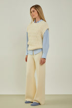Load image into Gallery viewer, Chunky Knit Sweater Vest
