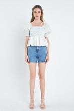 Load image into Gallery viewer, Smocked Floral Puff Sleeve Top
