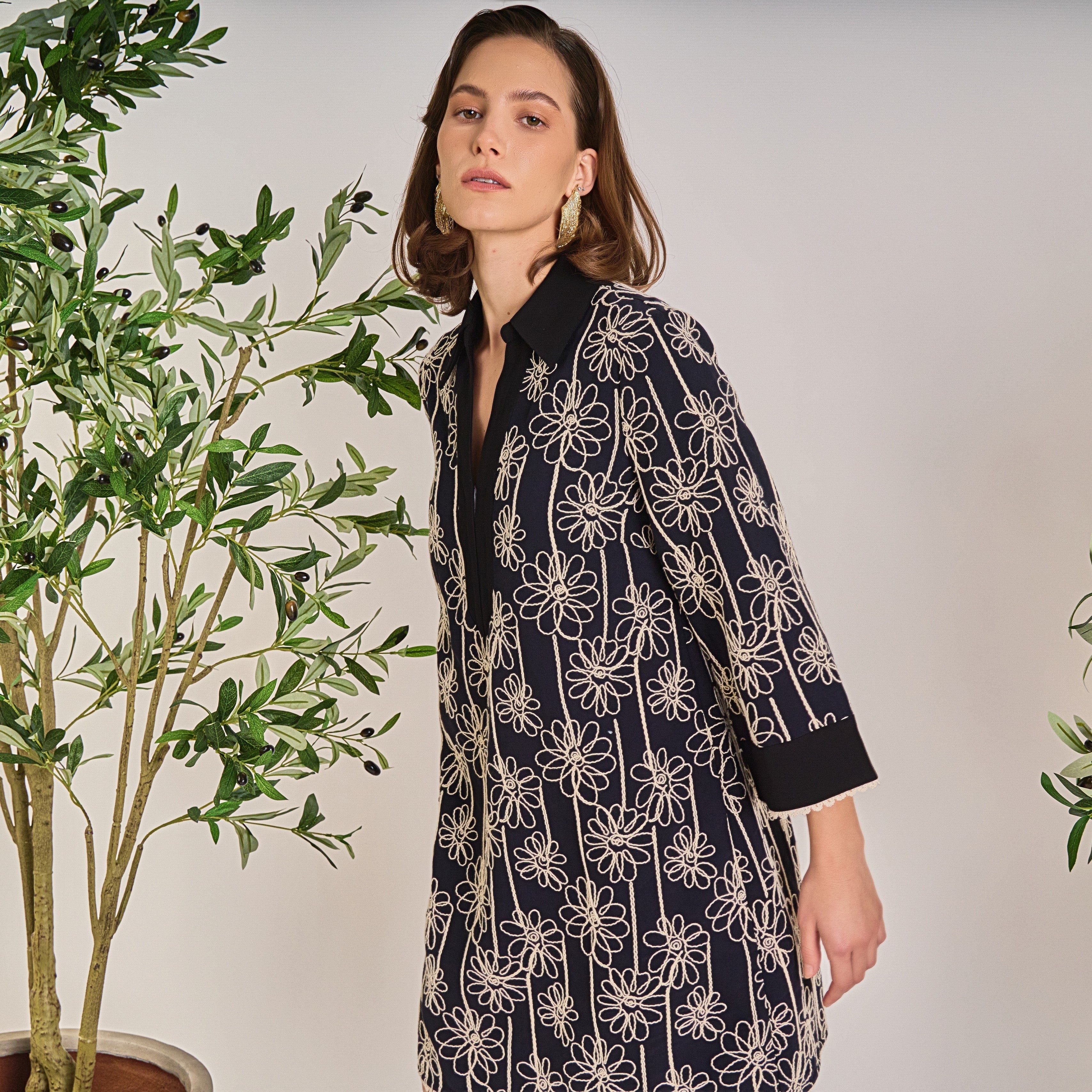 English Factory - Floral Embroidered Collar Mini Dress BLACK/NATURAL / M English Factory - Floral Embroidered Collar Mini Dress BLACK/NATURAL / M