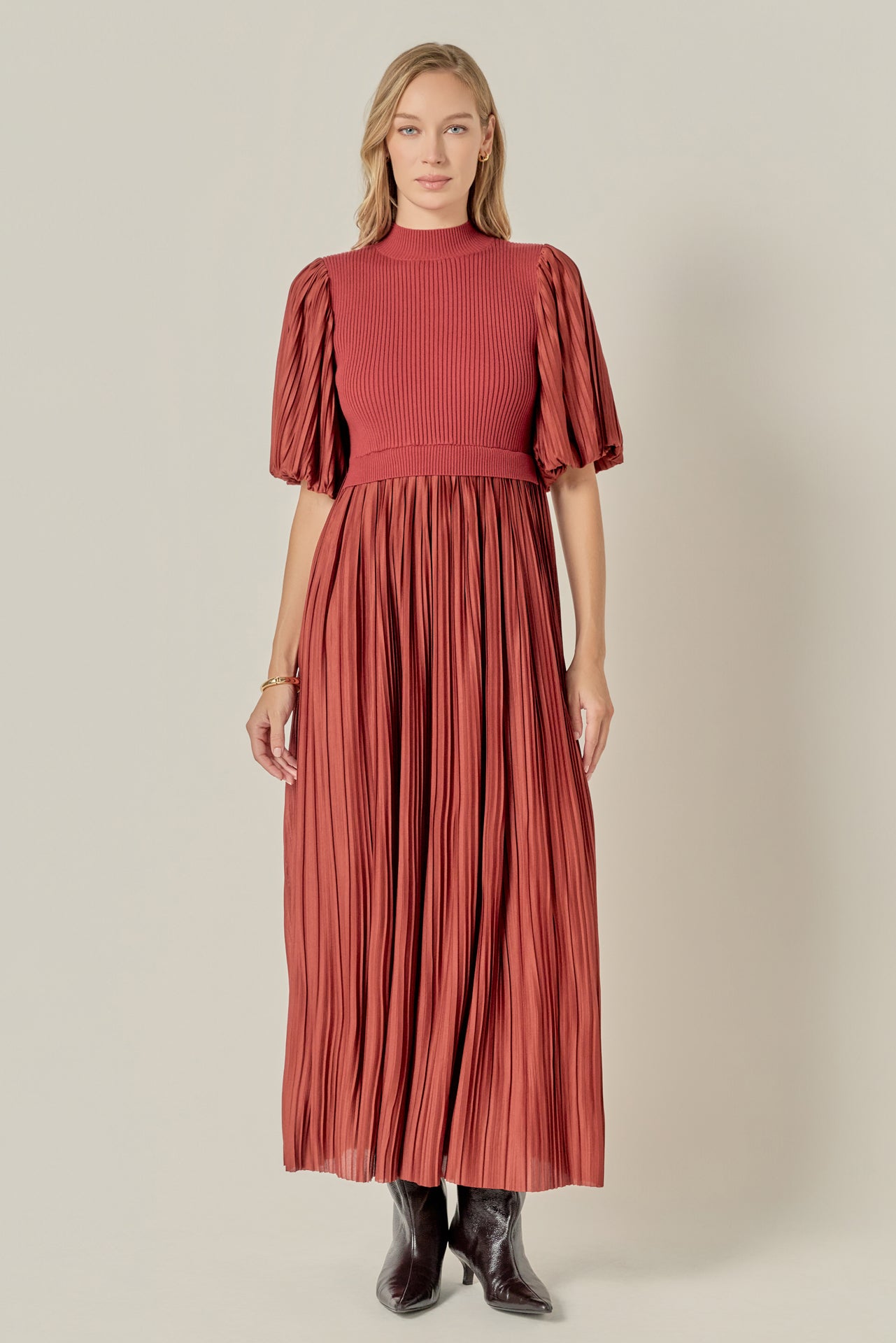 English Factory - Pleated Mix Media Maxi Dress BRICK / XS English Factory - Pleated Mix Media Maxi Dress BRICK / XS