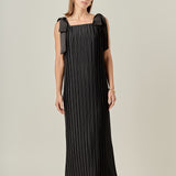 Bow Detailed Pleated Maxi Dress