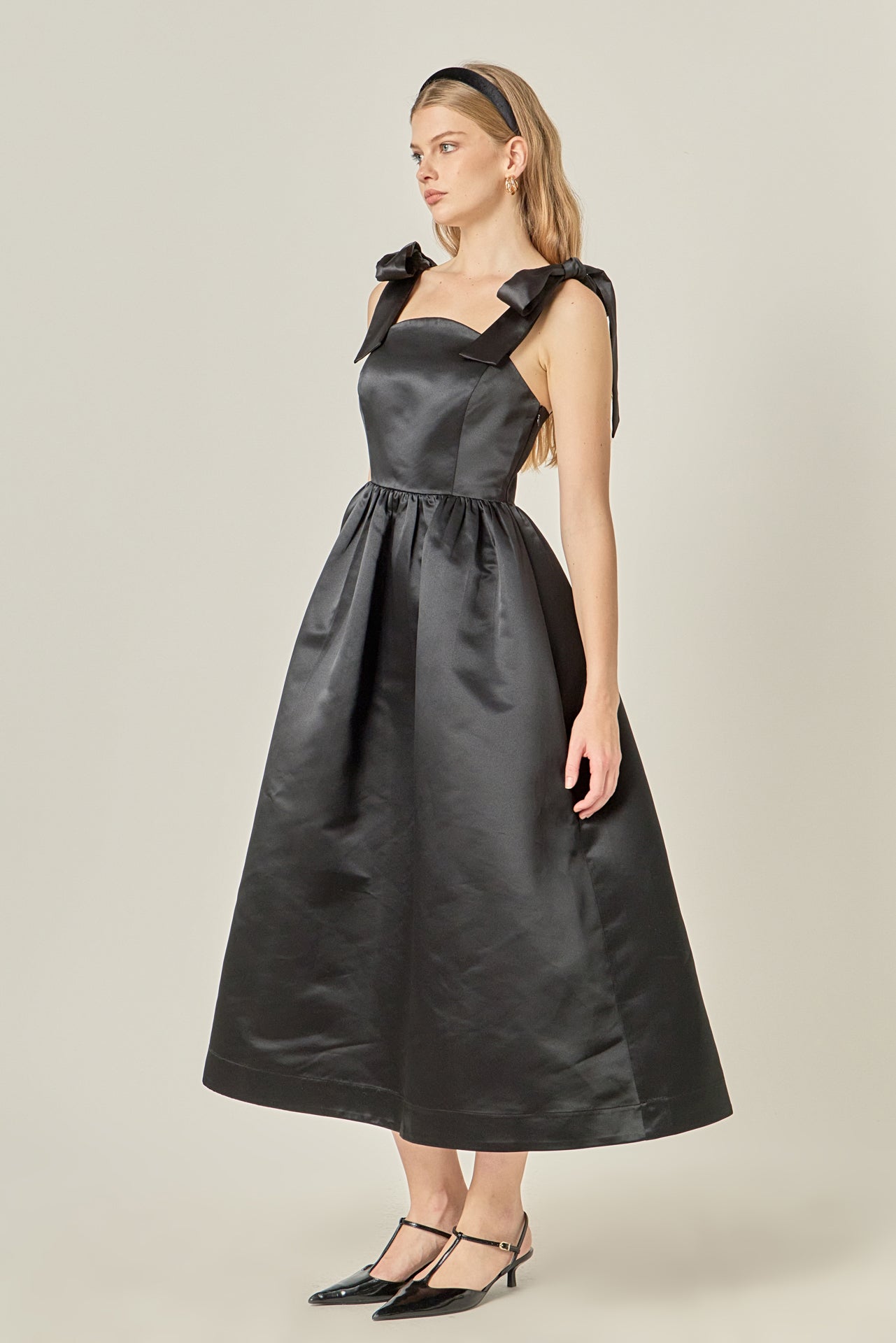 Back Bow Detail Dress English Factory Women's Floral Midi Dress - Back Bow Detail, Tiered Skirt, With Pockets English Factory Dress Back Bow Detail Dress English Factory Women's Floral Midi Dress - Back Bow Detail, Tiered Skirt, With Pockets English Factory Dress