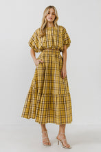 Load image into Gallery viewer, Plaid Voluminous Cropped Top
